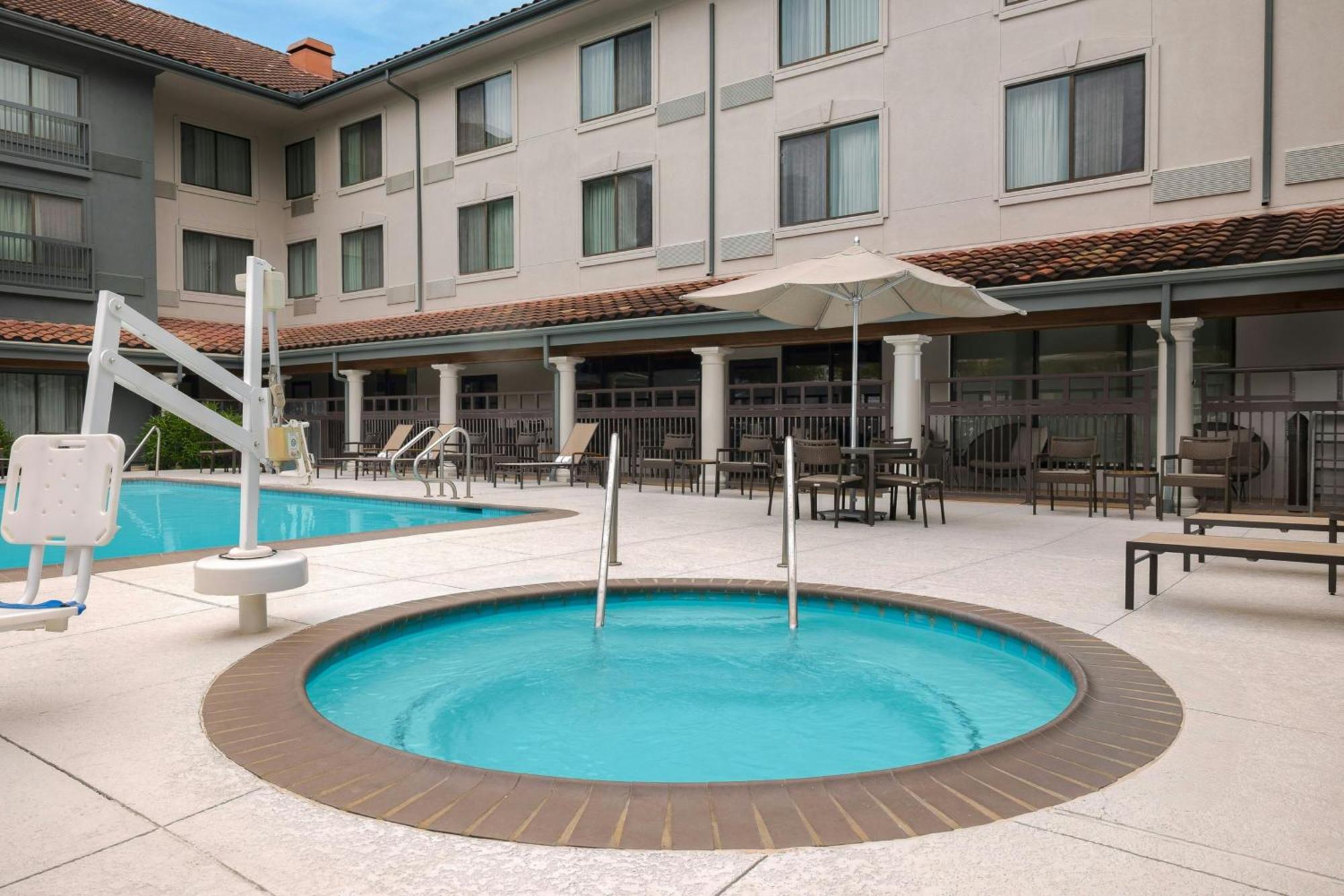 Courtyard By Marriott Houston Rice University Buitenkant foto