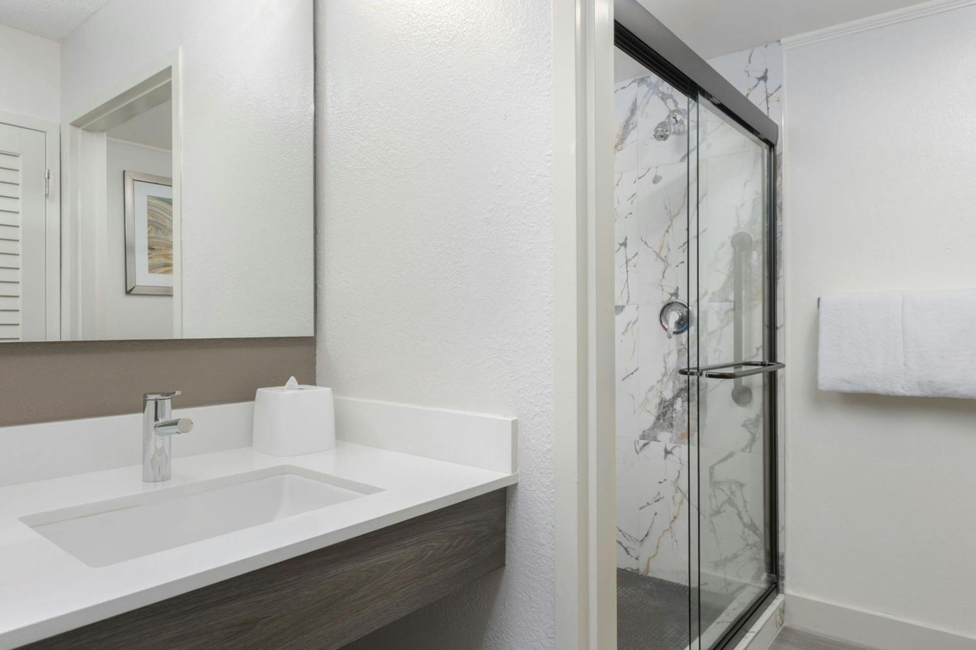 Courtyard By Marriott Houston Rice University Buitenkant foto