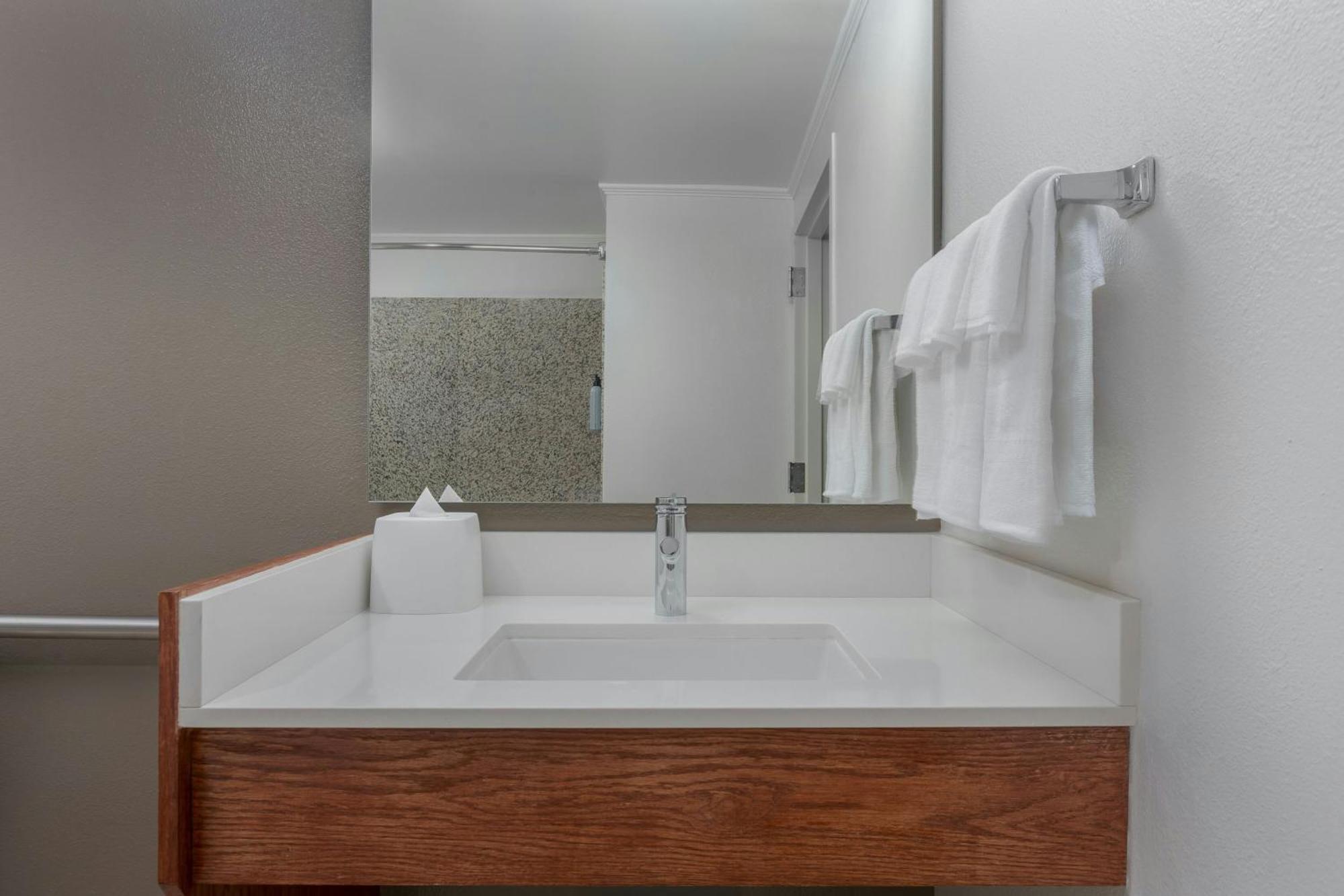 Courtyard By Marriott Houston Rice University Buitenkant foto